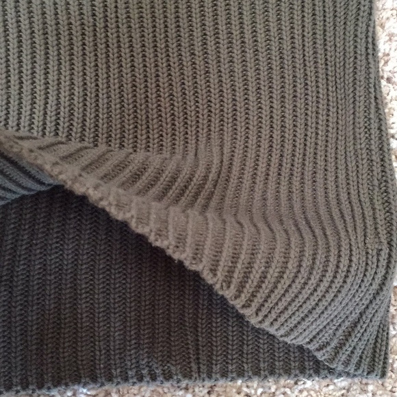 LF Long Sleeve Olive Cold Shoulder Crop Sweater - Picture 4 of 4